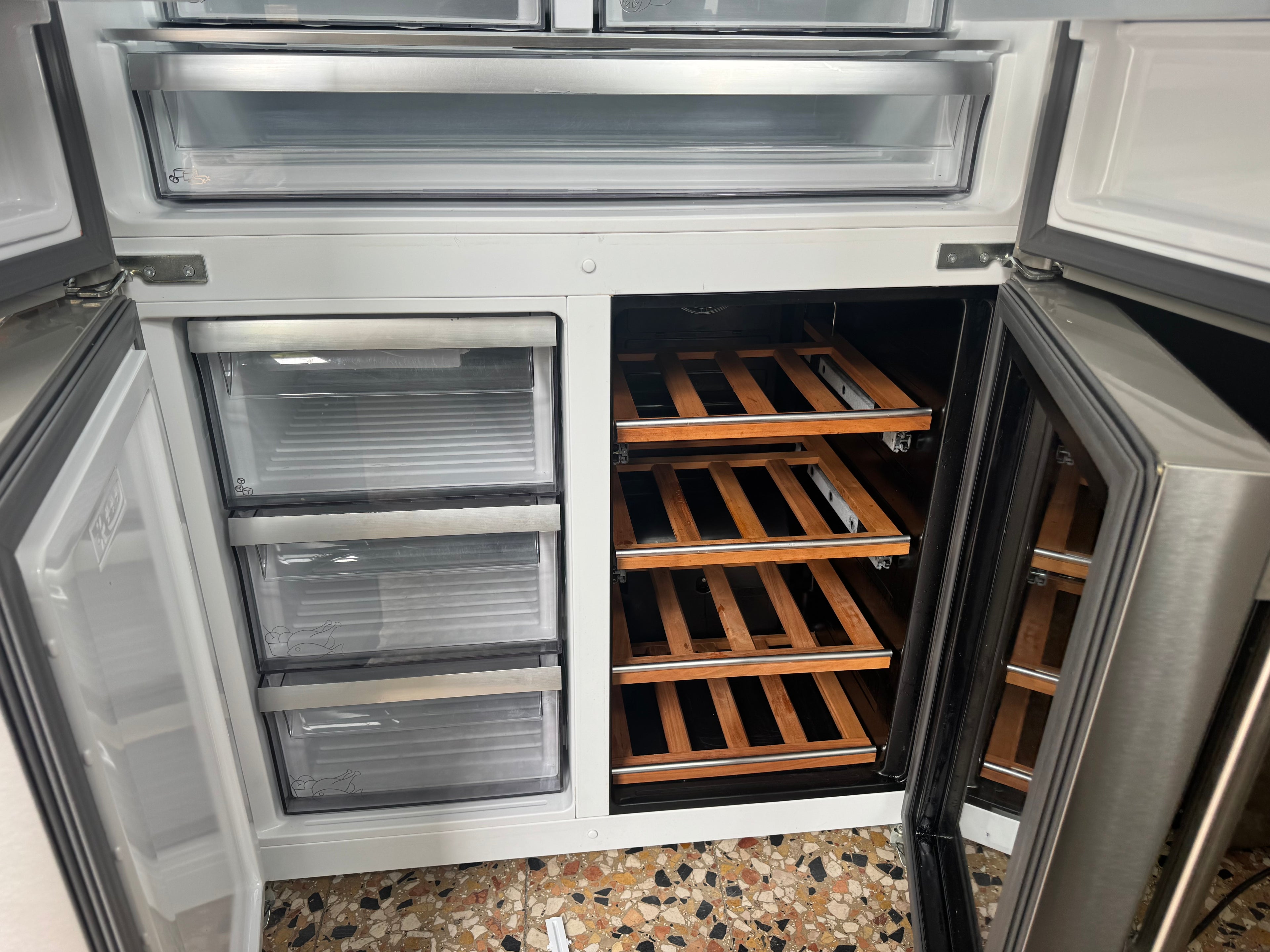 Elektrabregenz cross door Kühlschrank mit Weinkühler – Retourware