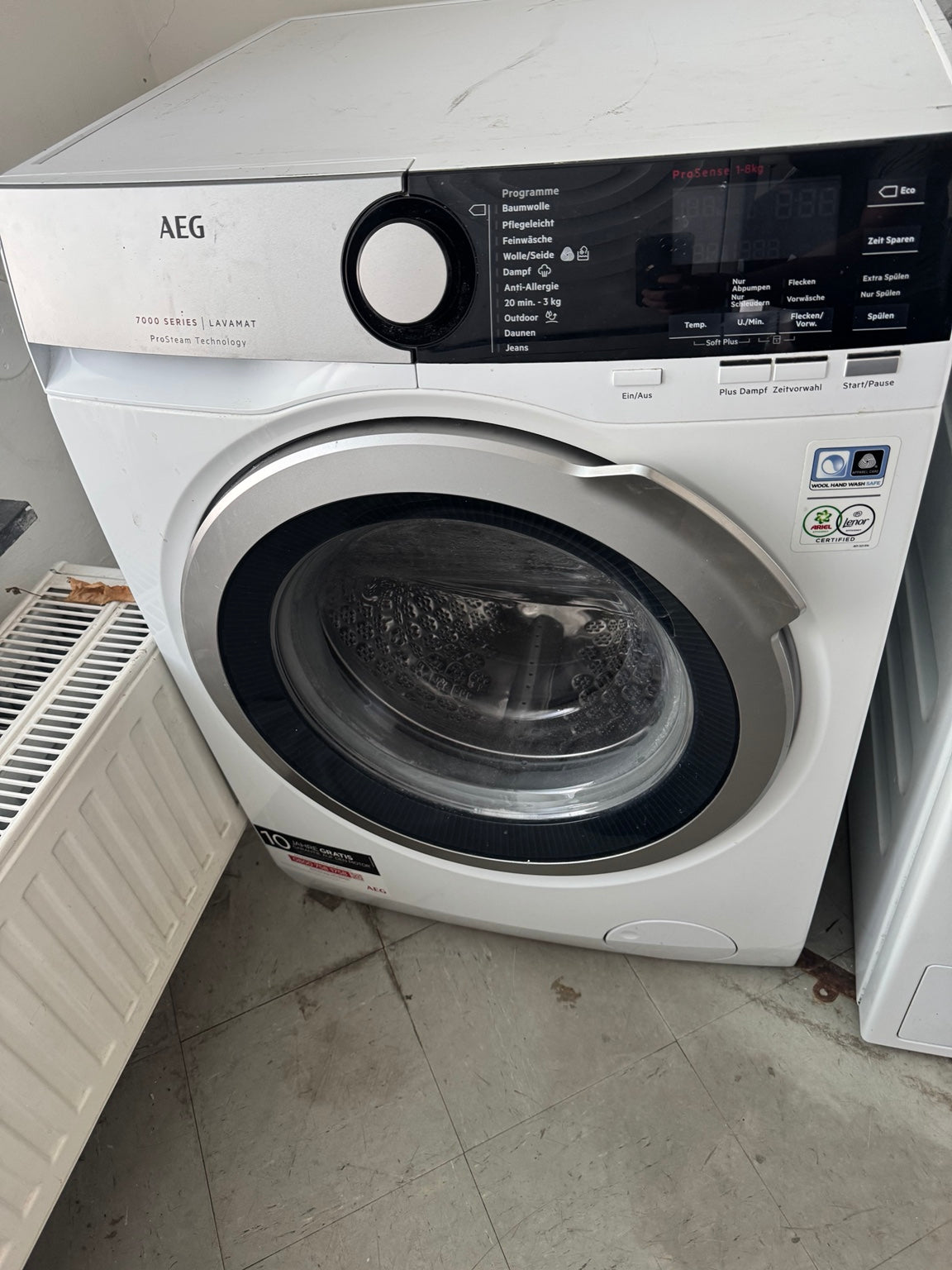 Kraftvolle Reinigung mit AEG ProSteam – Kaum Benutzt