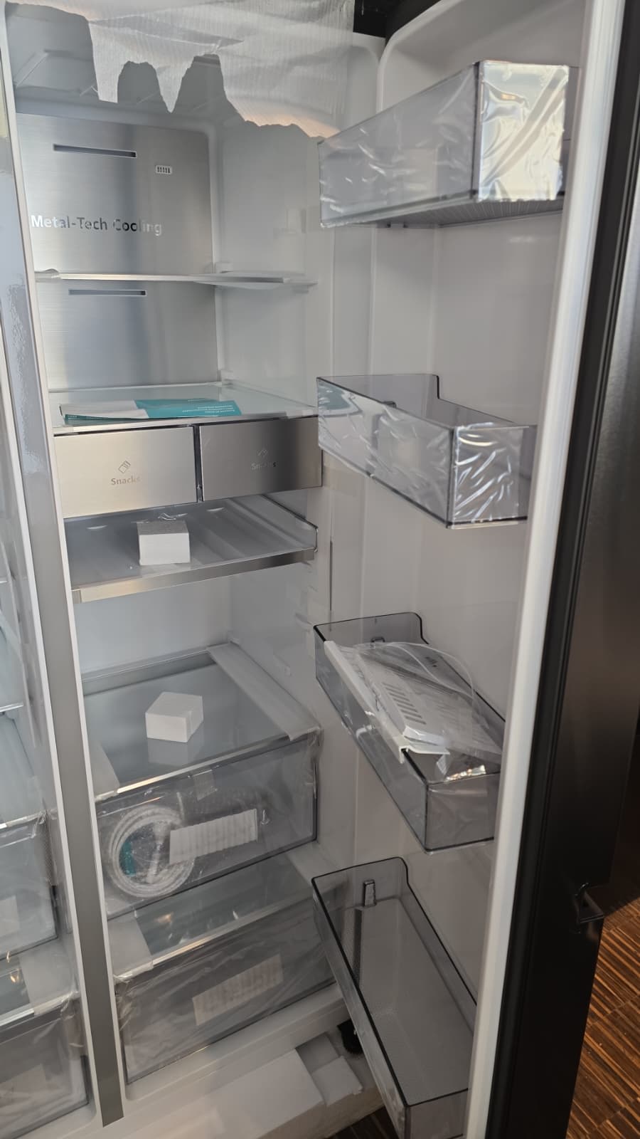 Hisense Side-by-Side Kühl-Gefrierkombination – Schwarz, Neuware